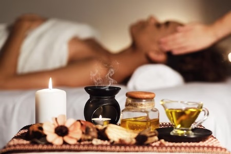 Avslappnande oljemassage på Harmoni Hälsa & Spa i Stockholm